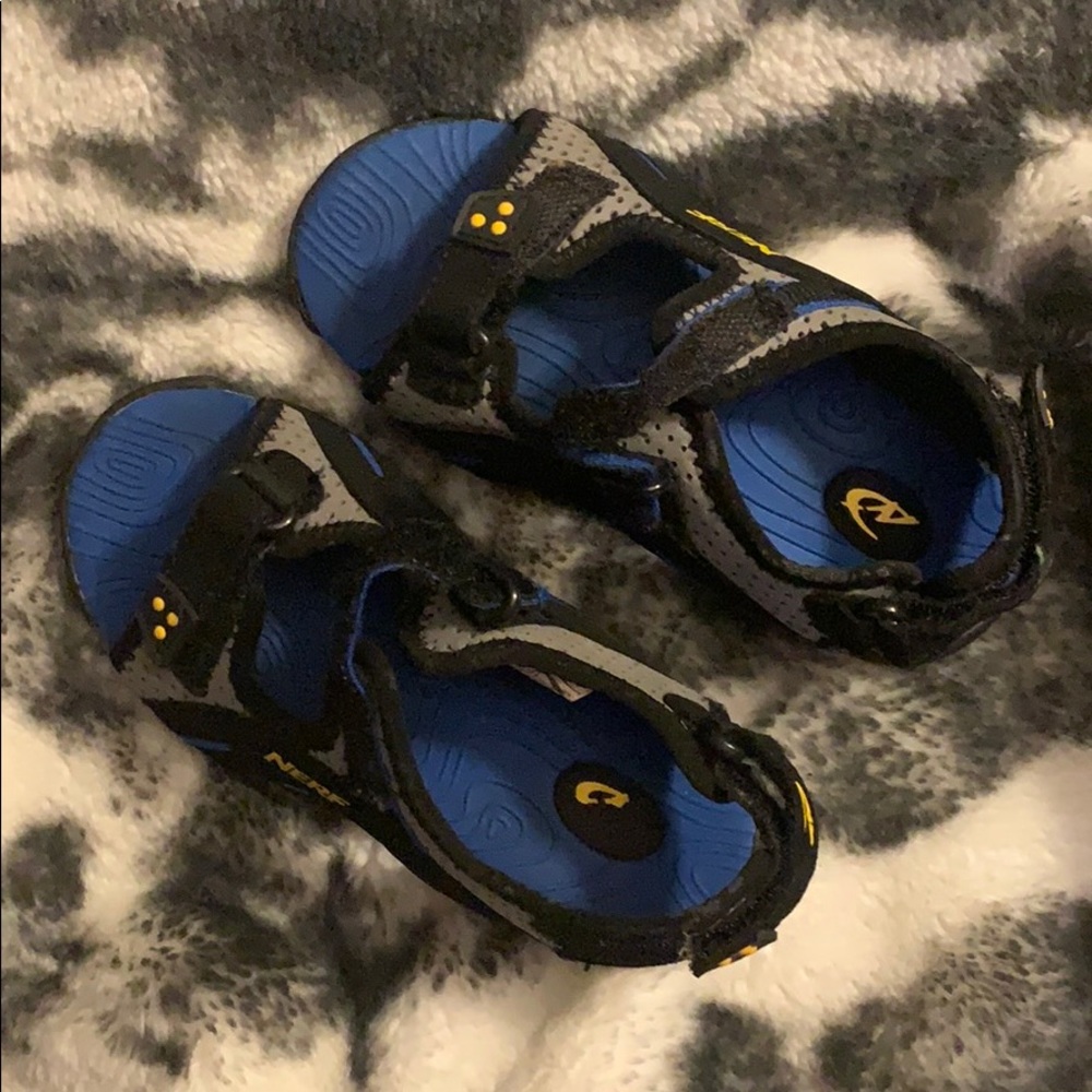 Nerf sandals in good condition. Size 11 kids.